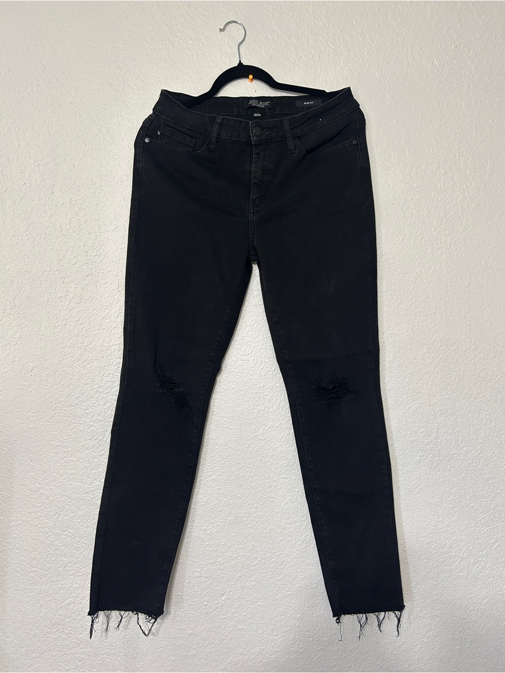 Black Skinny Jeans with Distressed Knees